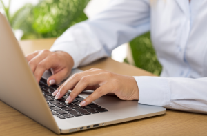 Como ganhar dinheiro digitando: seja um freelancer