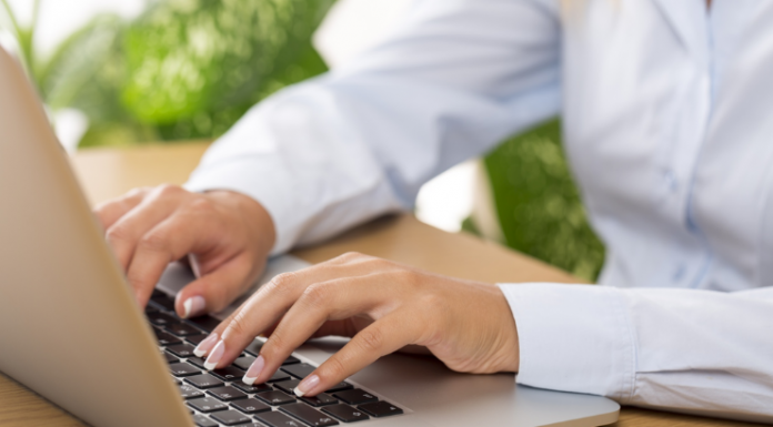 Como ganhar dinheiro digitando: seja um freelancer