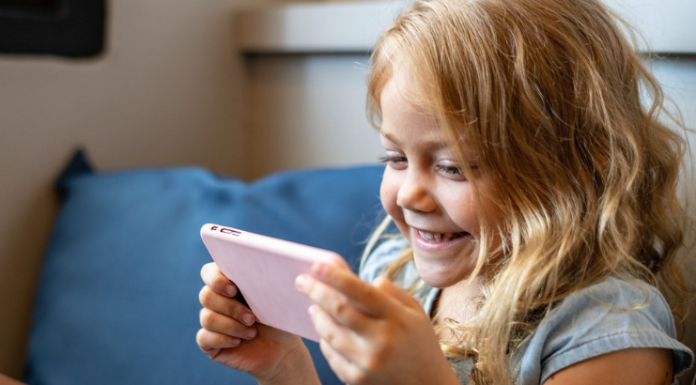Historinhas, músicas, e vídeos infantis - Como assistir pelo celular