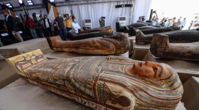 59 múmias de sacerdotes e estátuas de um deus incomum desenterradas no Egito