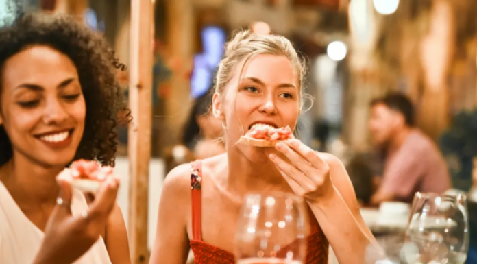 O que realmente acontece quando a comida desce pelo 'lugar errado'?