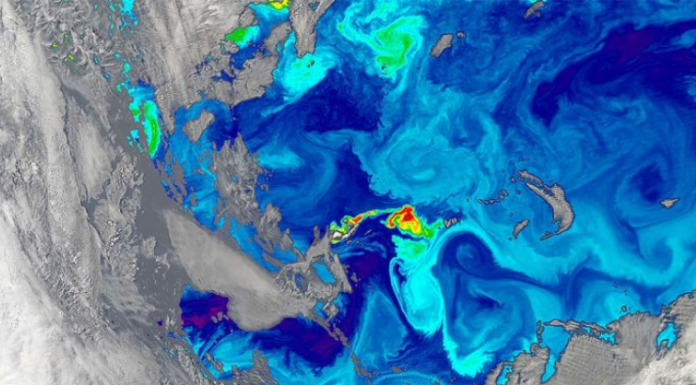 Por que o oceano tem cores diferentes em lugares diferentes?