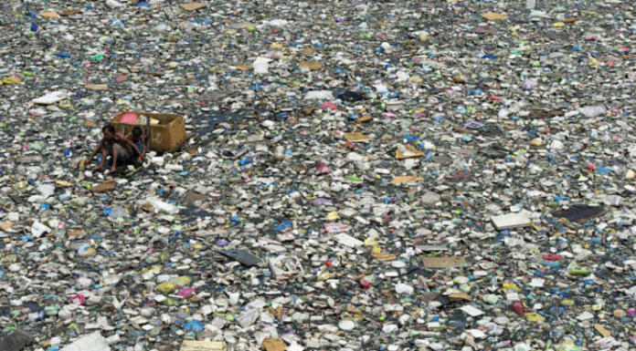 Apenas 10 sistemas fluviais contribuem com até 95% do plástico nos oceanos