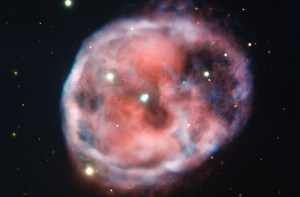 Estranha Nebulosa da Caveira brilha forte para o Halloween