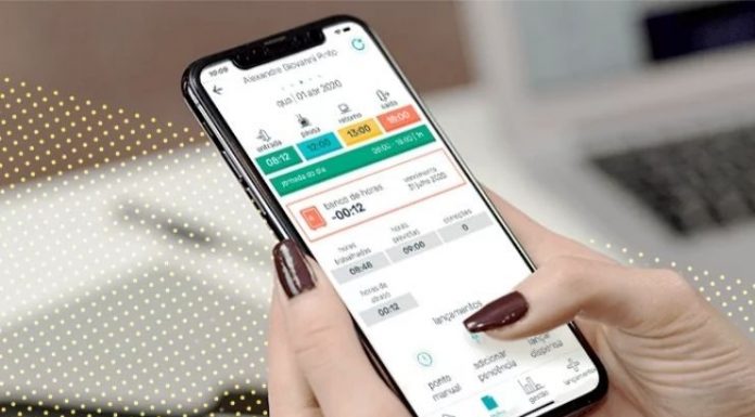 Veja como é possível bater ponto via app