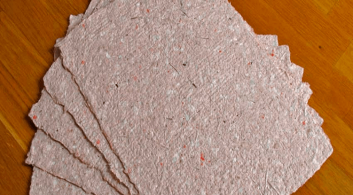 Descubra como é possível fazer papel com itens que tem em casa