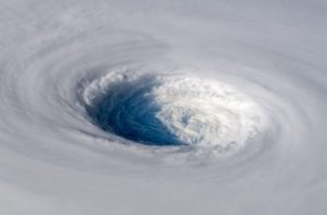 Saiba como são formados os ciclones e os tufões