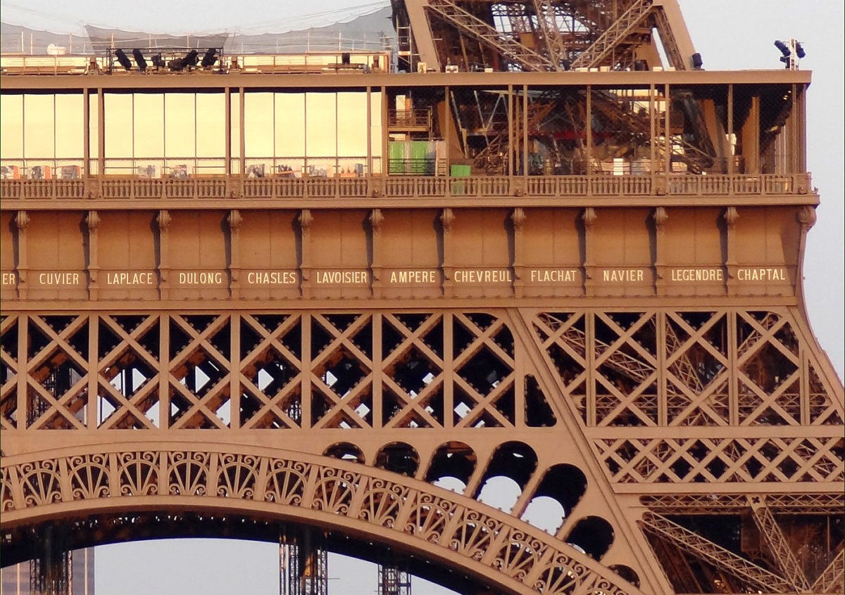 Conheça a história do ponto turístico mais famoso de Paris