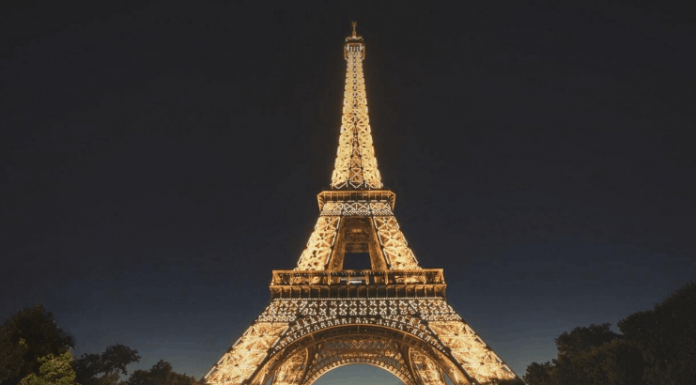 Conheça a história do ponto turístico mais famoso de Paris