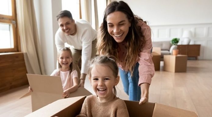 Veja as melhores brincadeiras para fazer com os seus filhos dentro de casa