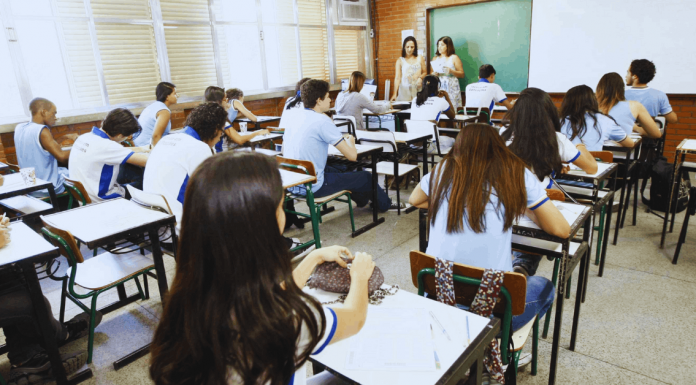 Concurso Público – Exame Nacional Unificado para Magistério: PND e Participação dos Estados